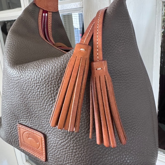 Dooney & Bourke Patterson Pebbled Leather Paige Sac Shoulder Bag Toupe & Tan EUC - Picture 3 of 15